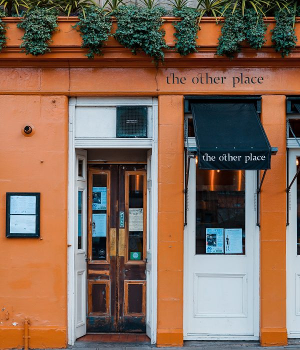 Global Extensibility and Local Inclusion